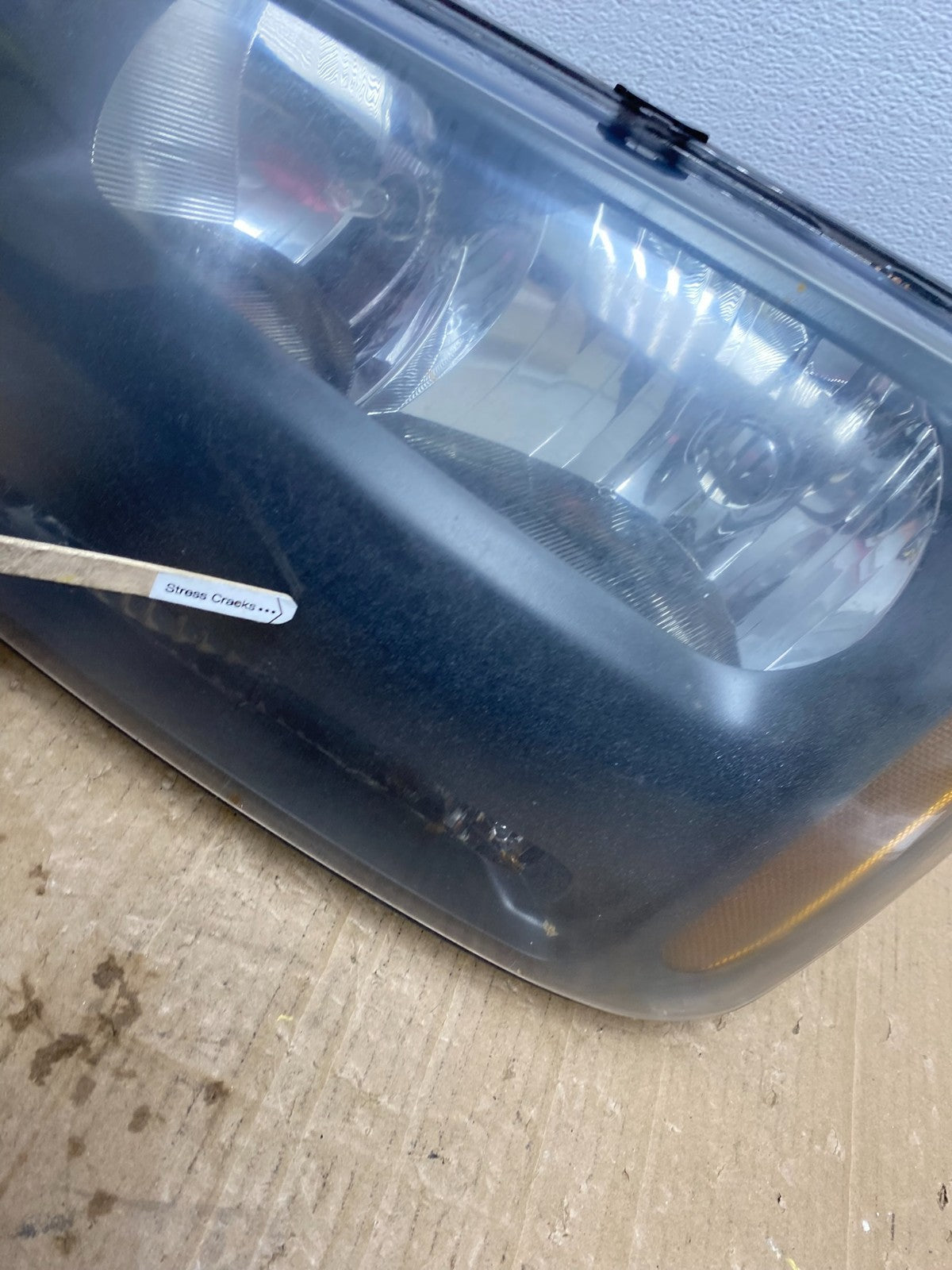 2006 2009 Chevrolet Trailblazer Left LH Headlight Flush Half Grille Bar AB83664