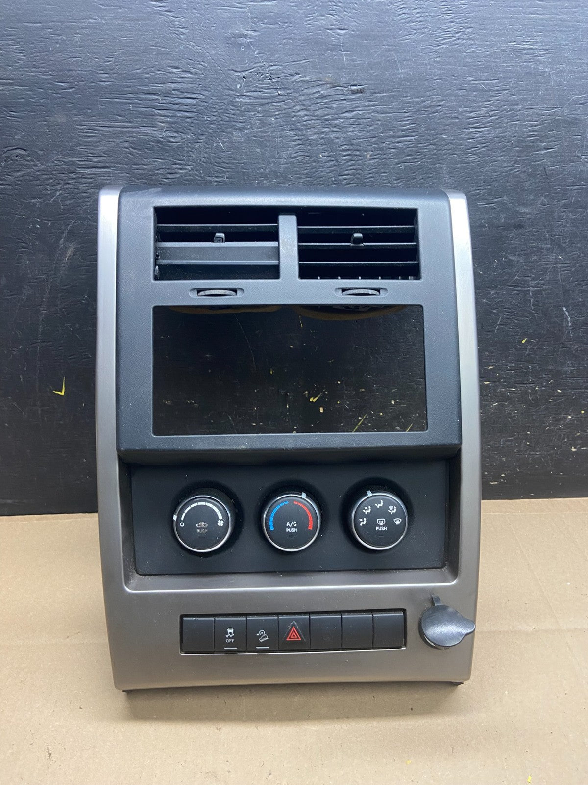 2008 to 2012 Jeep Liberty Dash Climate Temperature Control Radio Bezel t9165 DG0