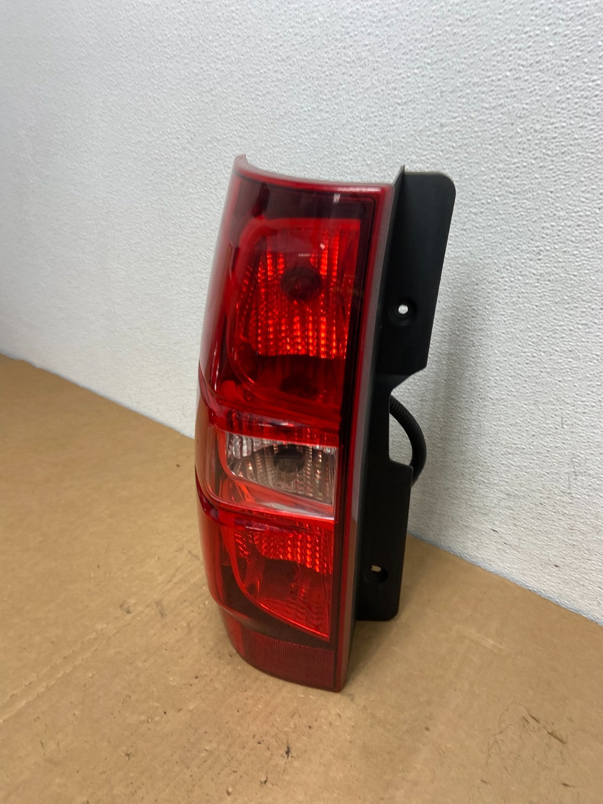 2008-2014 Chevrolet Tahoe Suburban Driver Lh Left Side Tail Light AC8497 DW1