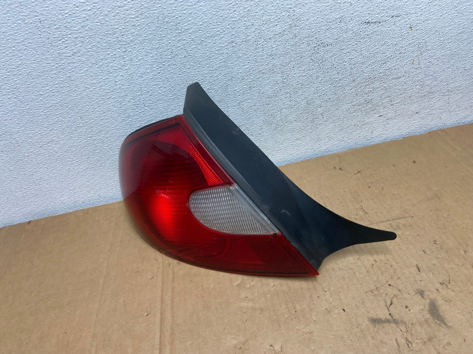 2000 2001 2002 Dodge Neon Left Driver LH Side Tail Light AD2788 LK1