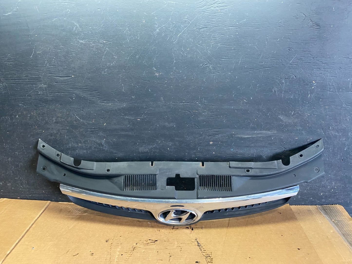 2009-2012 Hyundai Elantra Touring Wagon Front Upper Grill Grille S0389 DG0