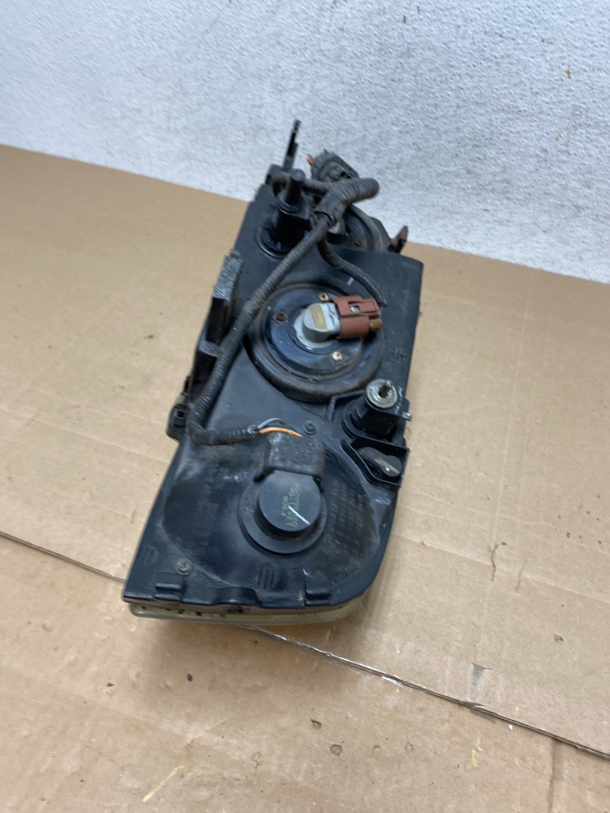 2000 to 2002 Lincoln Ls Right Passenger RH Side Headlight Halogen AE4946 DW6