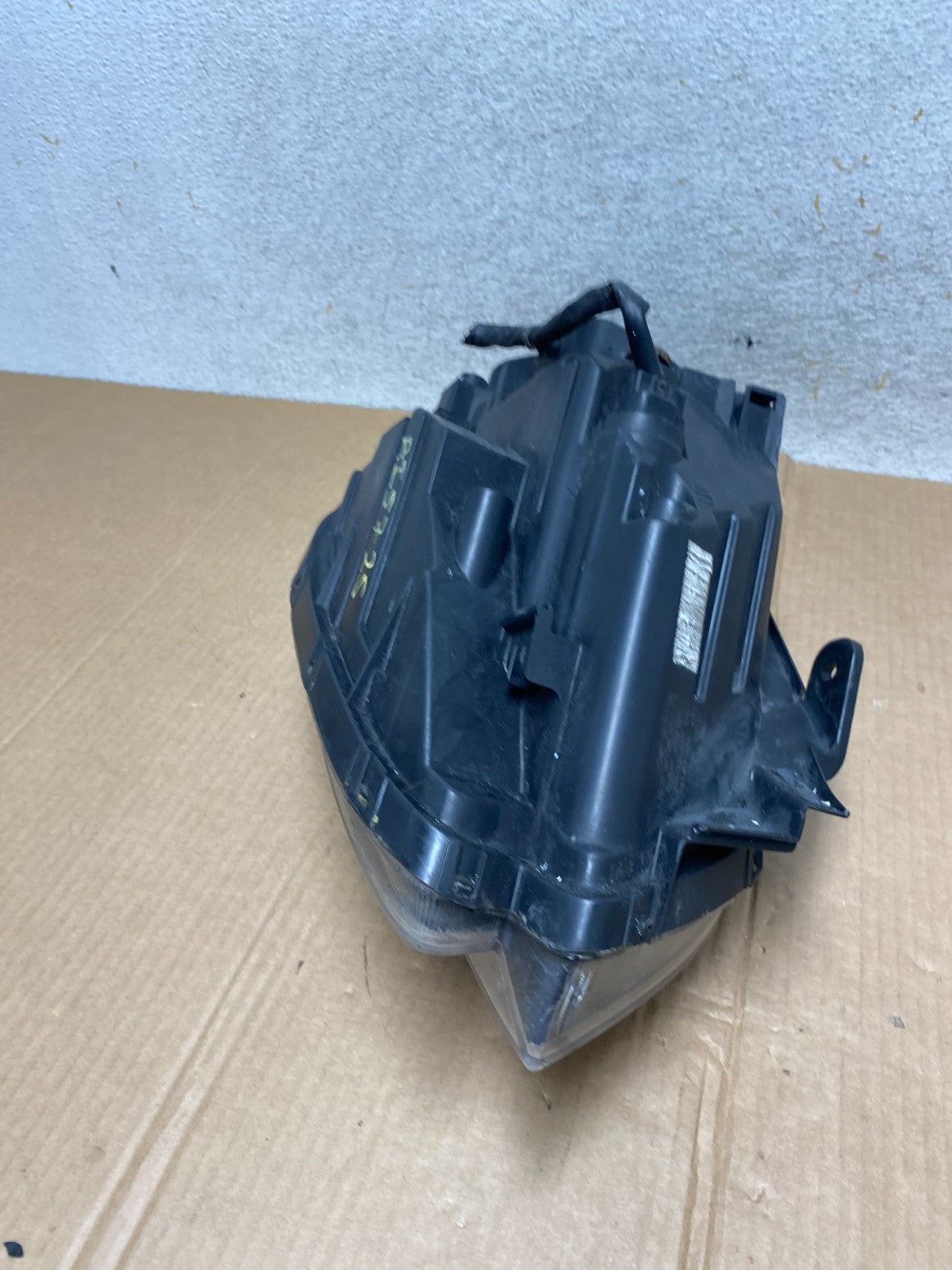 2010 - 2011 Kia Soul Left Driver LH Headlight Halogen AI5725 DW7