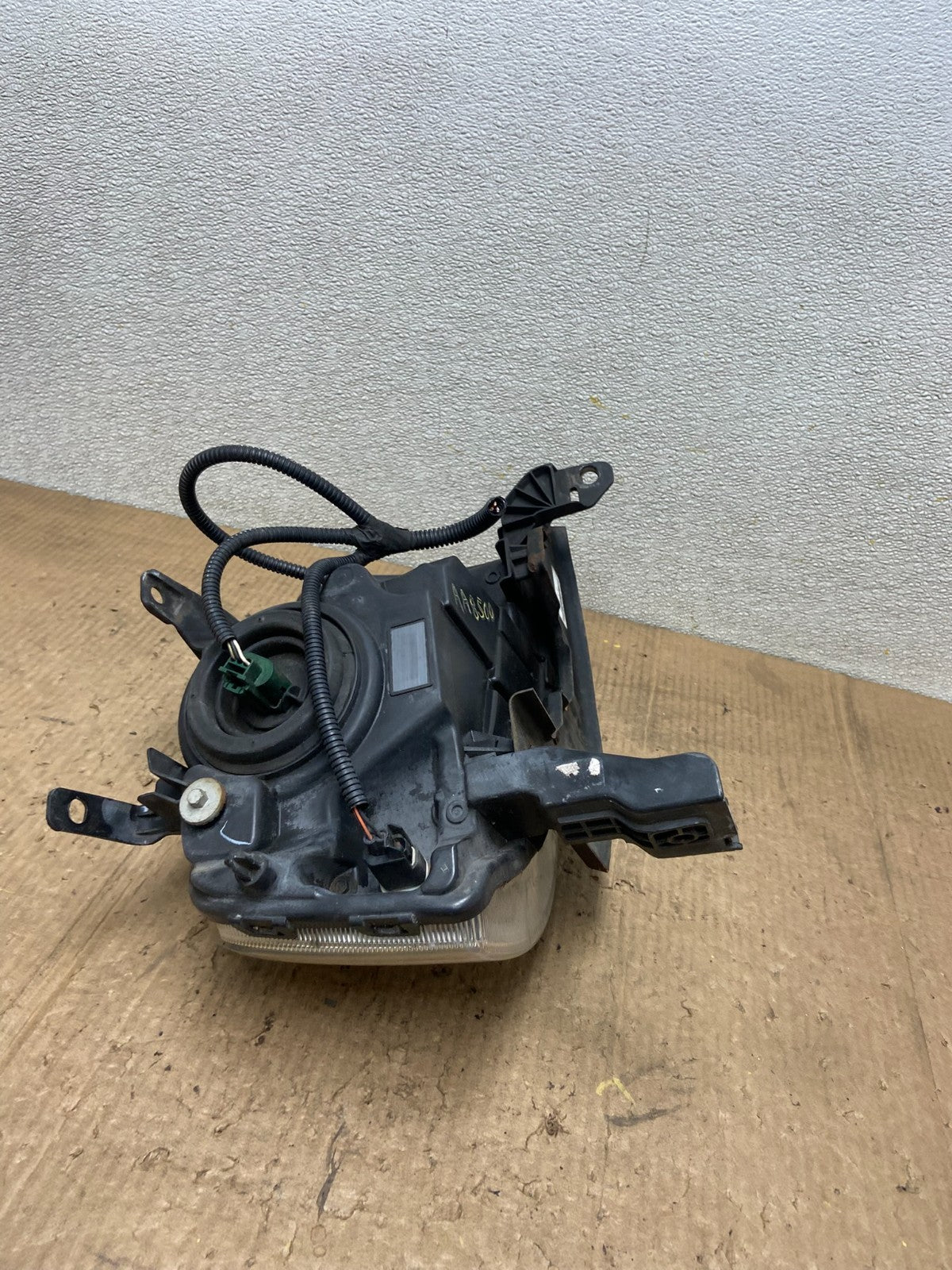 2005 - 2007 Ford Freestyle Left Driver LH Side Halogen Headlight AA8500 DW7