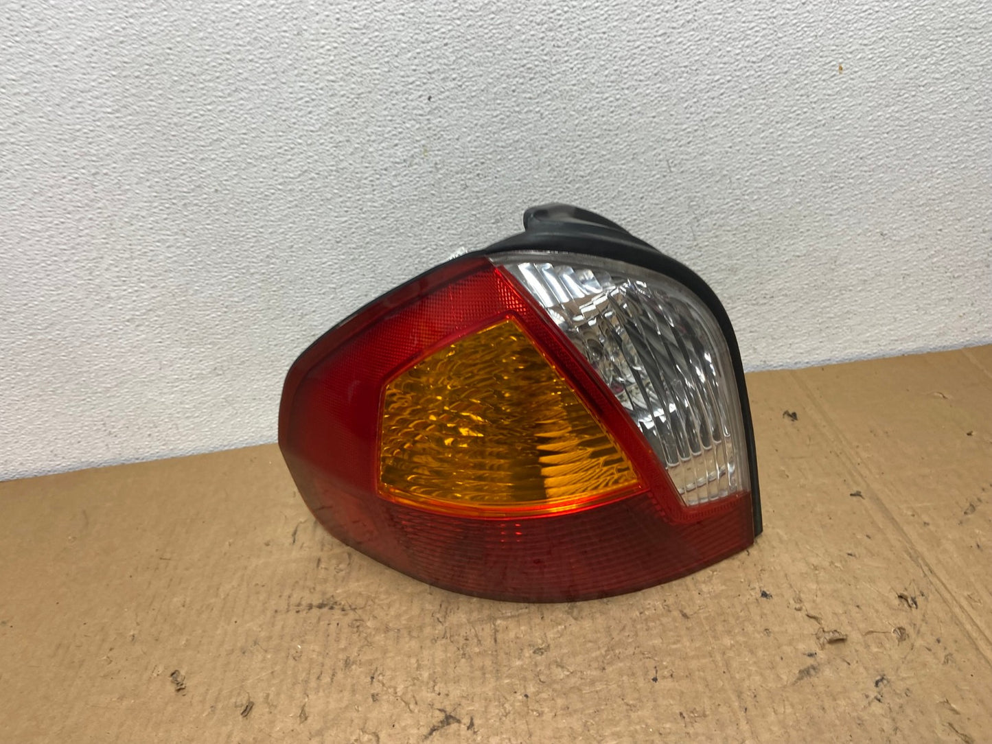 2001 - 2004 Hyundai Santa Fe Left Driver LH Side Tail Light AC8269 LK0