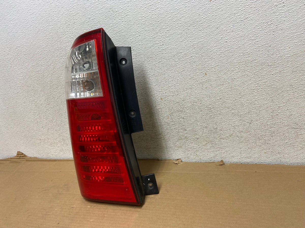 2007 to 2010 Kia Sedona Left Driver LH Side Tail Light AG9175 LK2