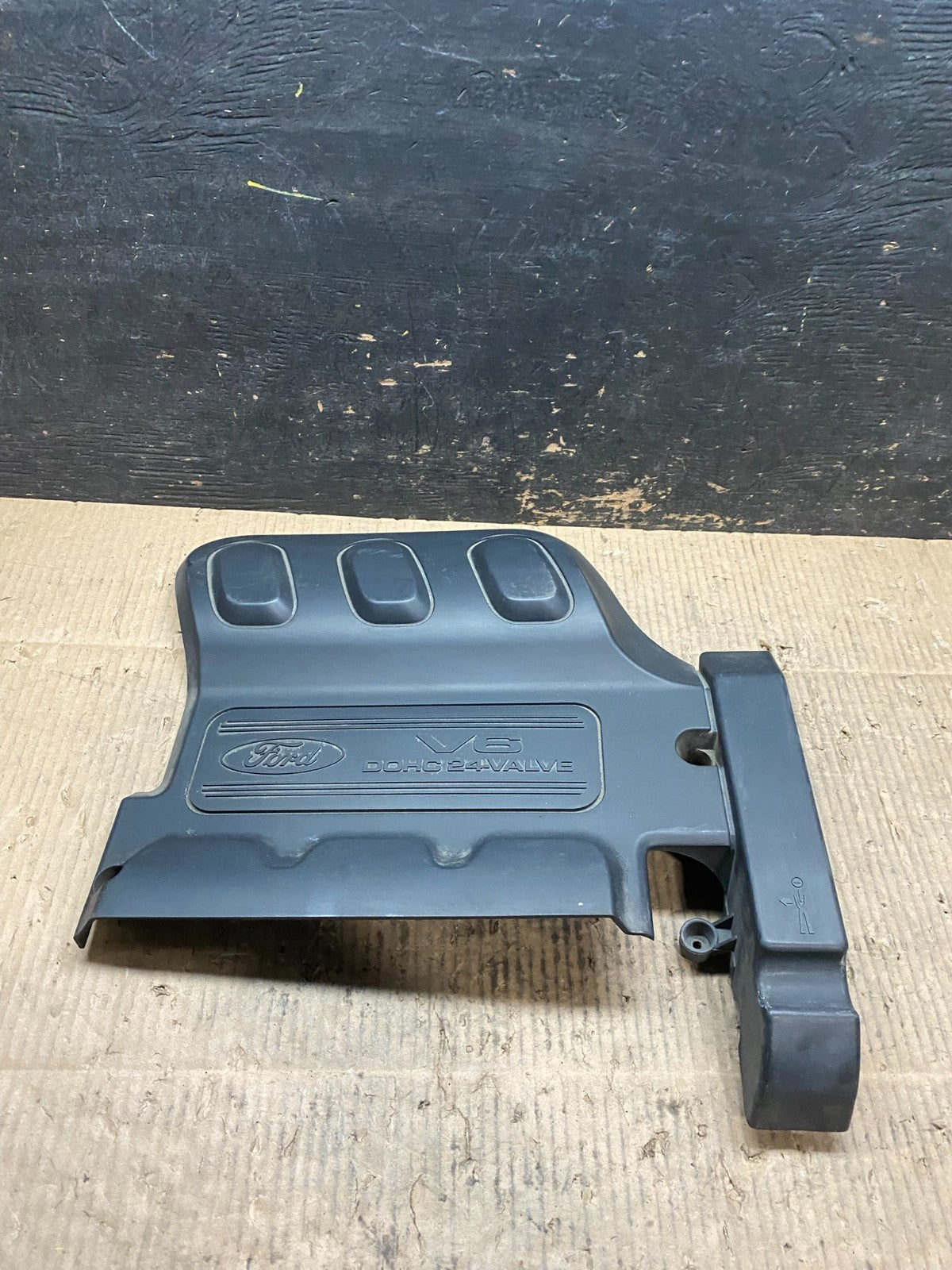 2001 to 2004 Mazda Tribute DOHC 24 VALVE Engine Shield Top Cover T9557 DG0