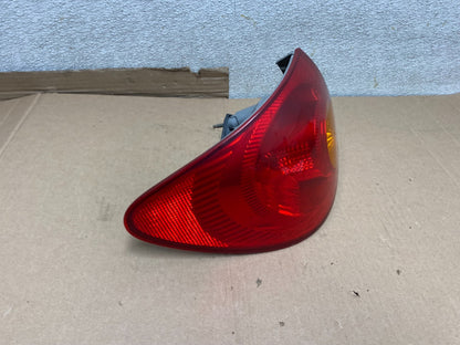 2003 to 2005 Toyota Corolla Left Driver Lh Side Tail Light U7029 DW2
