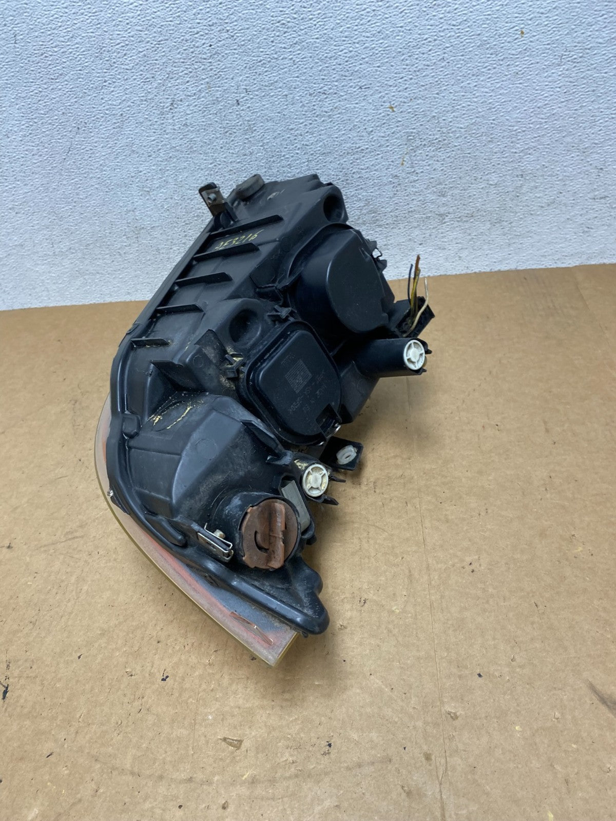 Halogen 2006 to 2008 BMW 3 Series Headlight Right Passenger Side AE3216 DW7