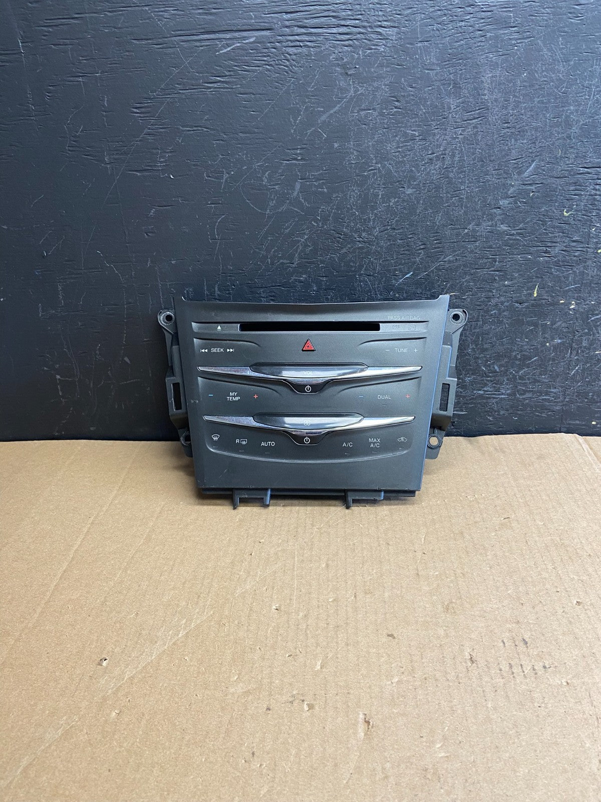 2013 to 2019 Lincoln MKT Radio Dual Climate Control Panel ae4413 DG0