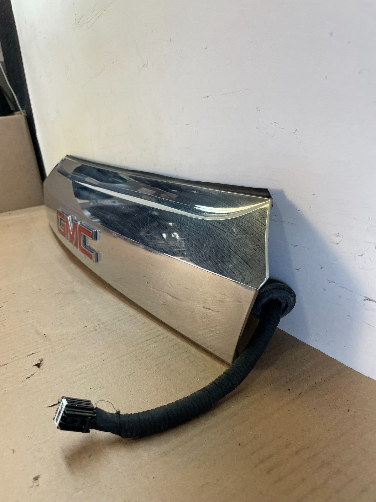 2011-2015 GMC Terrain Tailgate Liftgate Chrome Finish Molding Camera AH6547 DG1