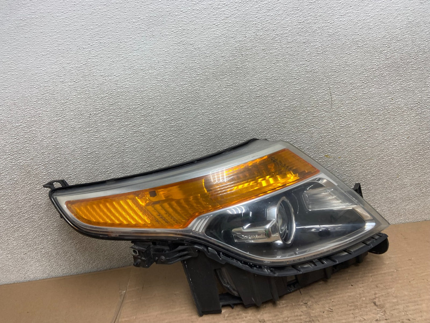 2011 to 2015 Ford Explorer Right Passenger Halogen Headlight Oem AA9509 DW0