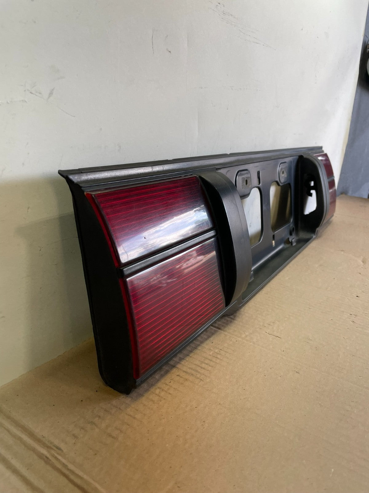 88 - 92 Toyota Corolla AE90 AE91 AE92 Rear Tail Lights License Garnish AH6542 PS2
