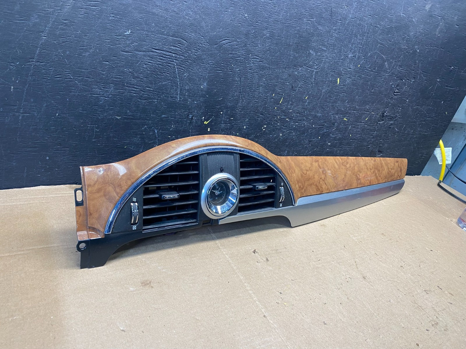 2008 to 2017 Buick Enclave Dash Clock Center Bezel Trim Oem r2509 DG1