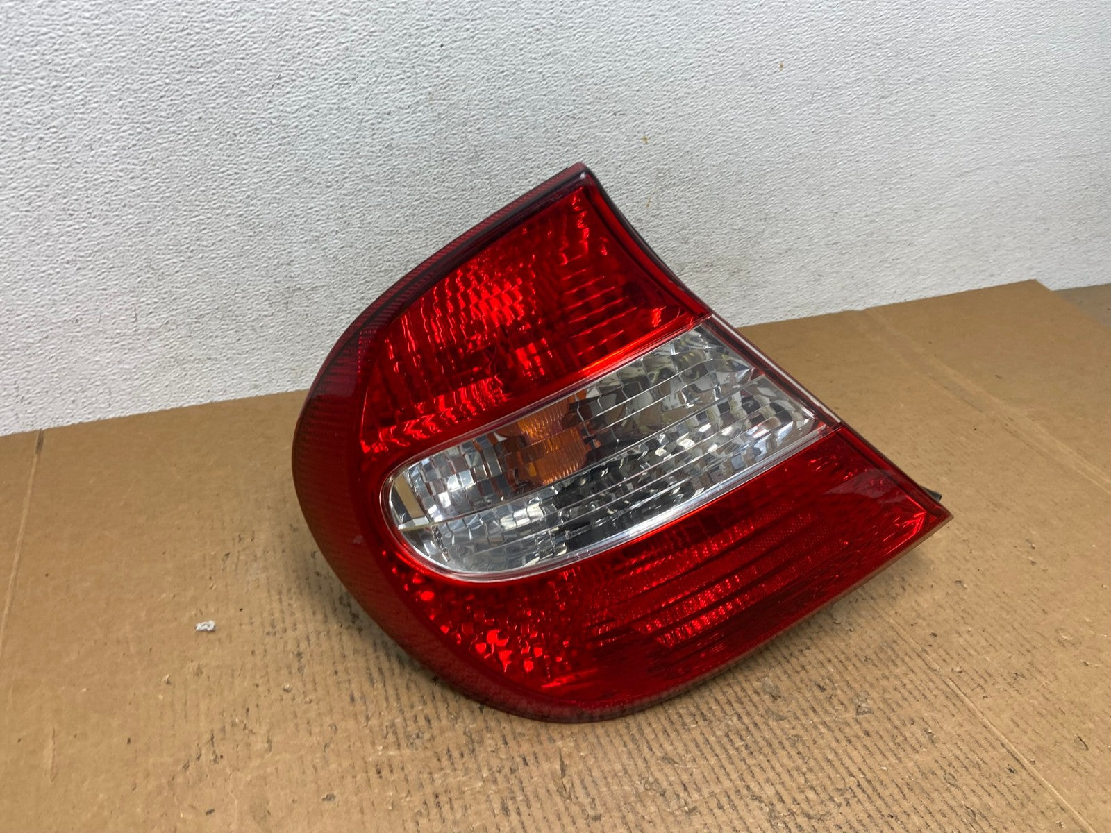 2002 2003 2004 Toyota Camry Left Driver LH Side Tail Light AE1488 LK2