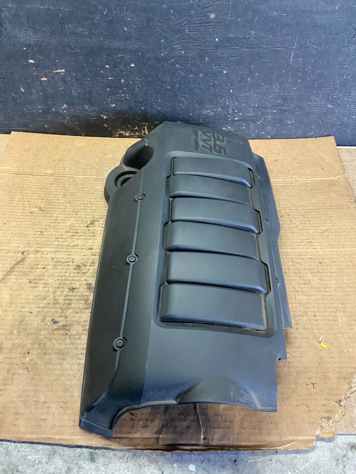 2007 to 2008 GMC Acadia 3.6L VVT Engine Cover Shield OEM Q8555 DG3