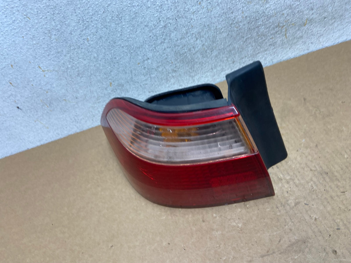 1998 to 2000 Honda Accord Sedan Tail light Left Driver LH Side AI3277 LK1