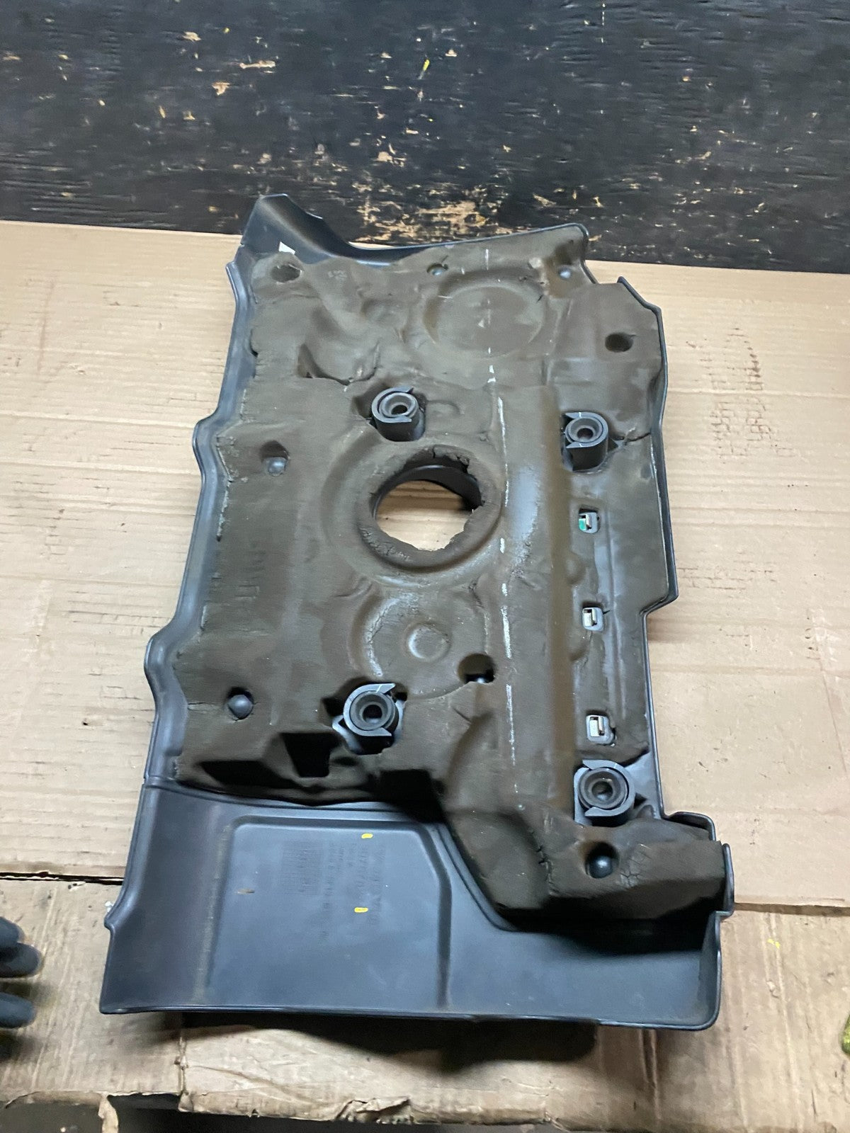 2007 to 2014 Volvo XC90 3.2L Upper Top Engine Motor Dust Cover U8003 DG7