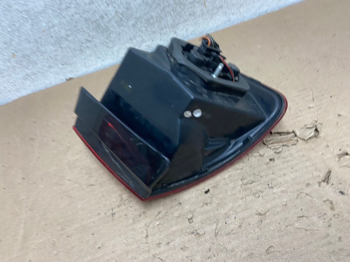 2008 2009 2010 Volkswagen Jetta Right Passenger RH Side Tail Light AI1135 LK5