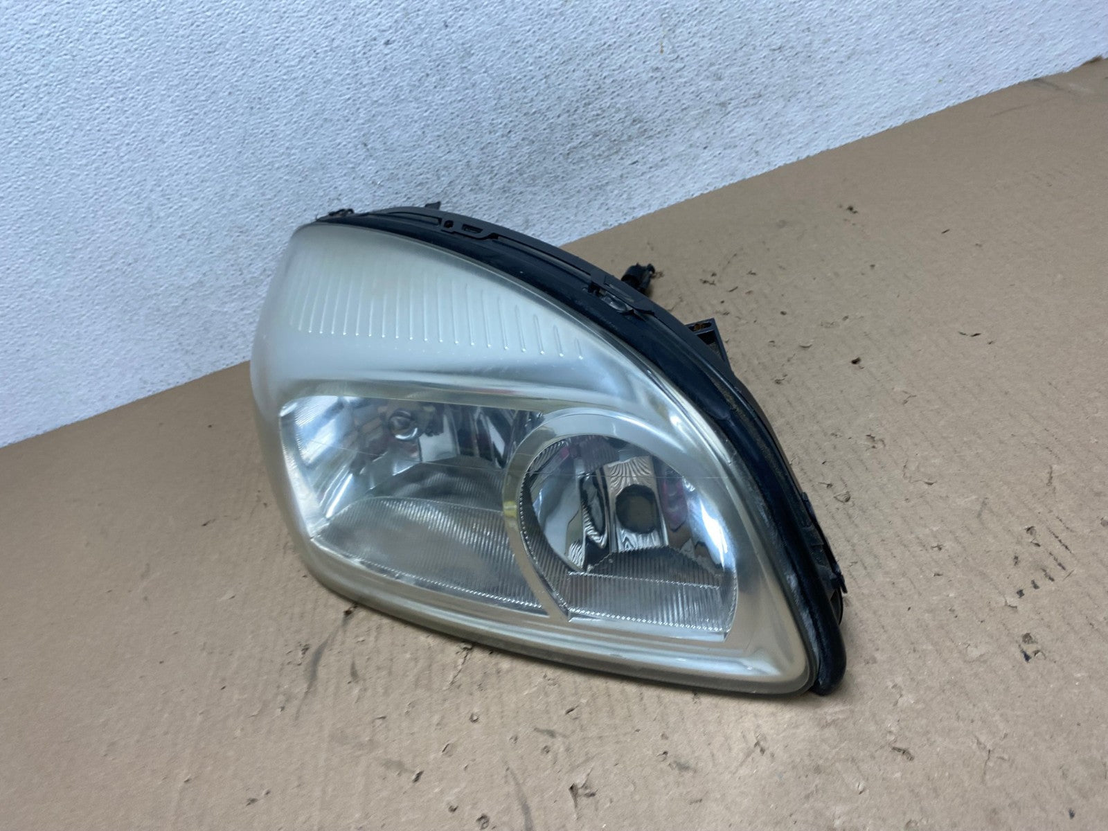 2005 - 2009 Pontiac Montana / Uplander Right Passenger Headlight AE8829 LK1