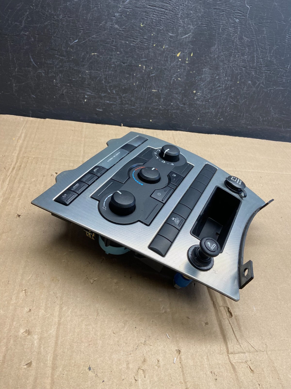 2005 2006 2007 Jeep Commander Grand Cherokee A/C Climate Control Bezel AD7111 DG4