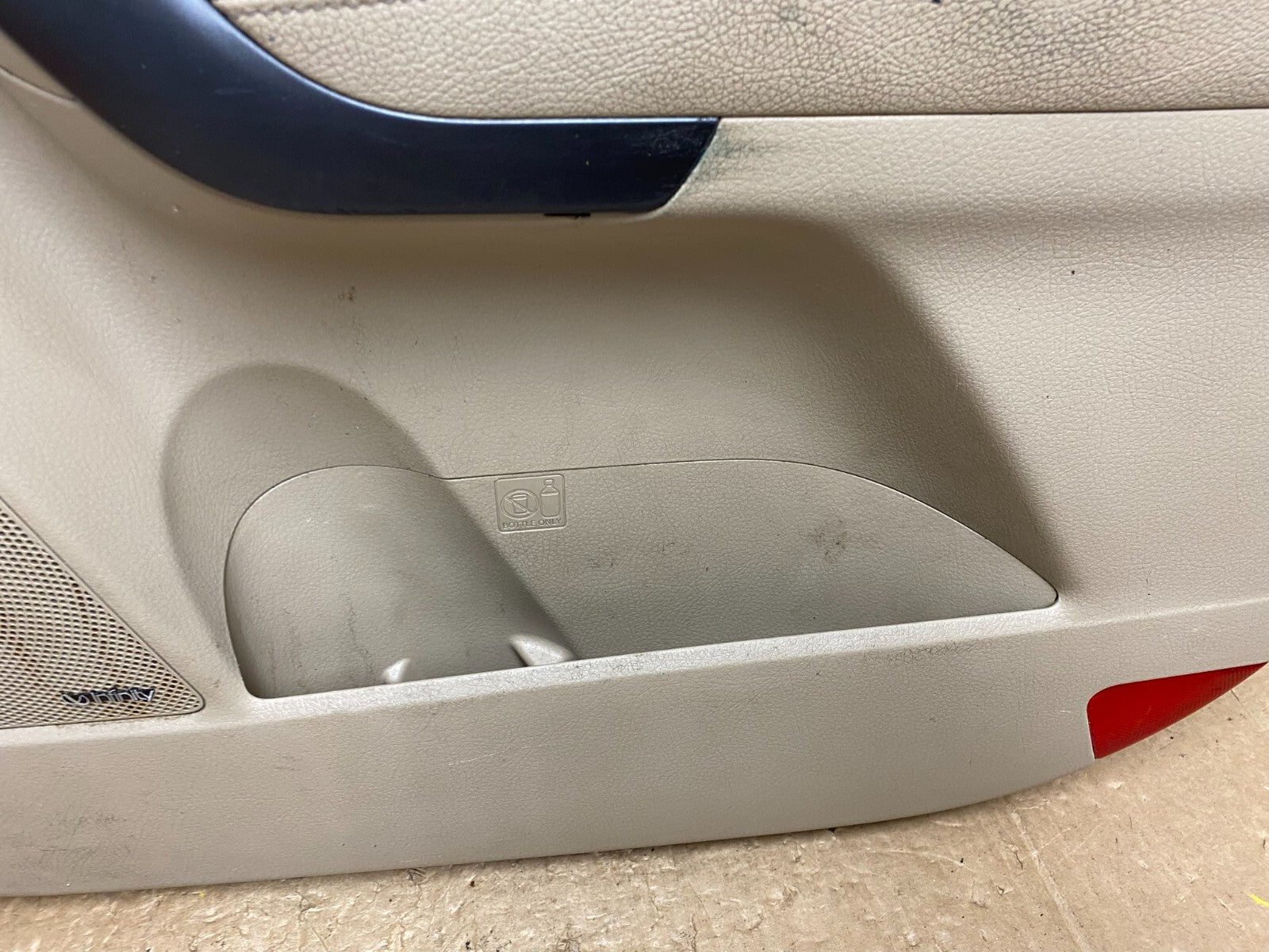 2011 2012 2013 Kia Sorento Front Right Passenger RH Door Panel Trim O6526 DG4