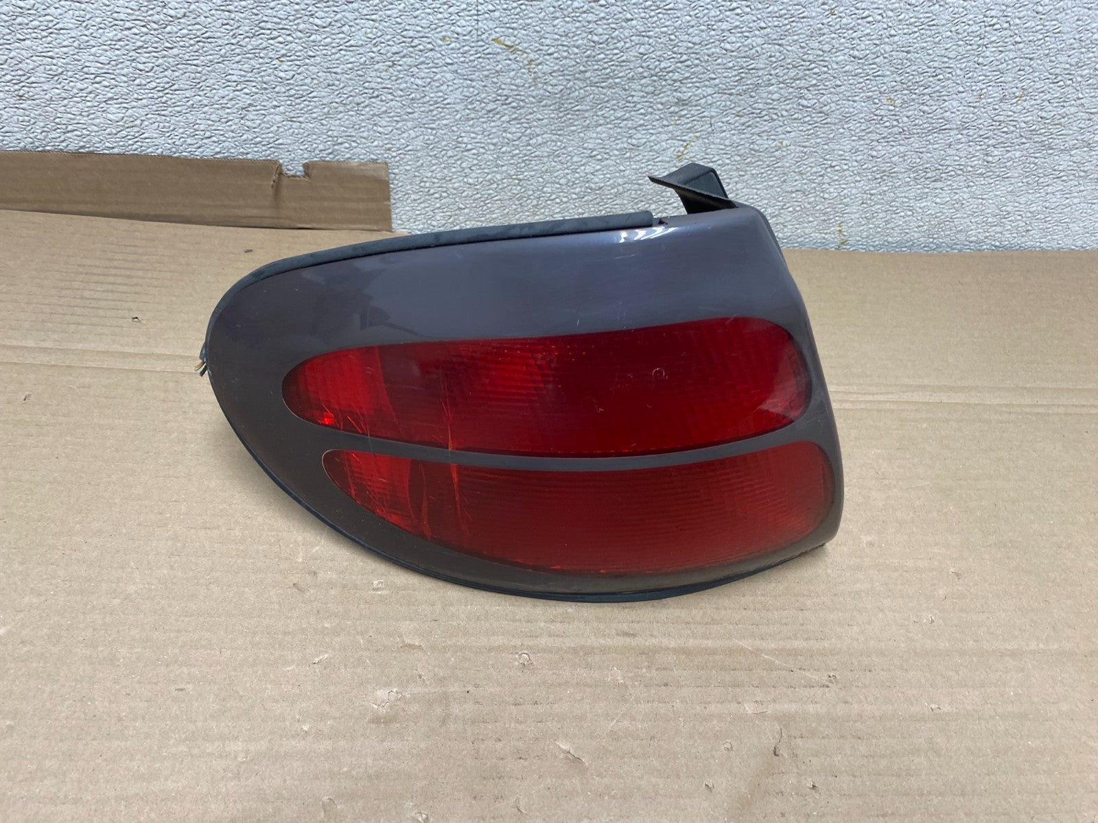 1998 - 1999 Ford Taurus Wagon Sedan Left Driver Side Tail Light U0708 DW0
