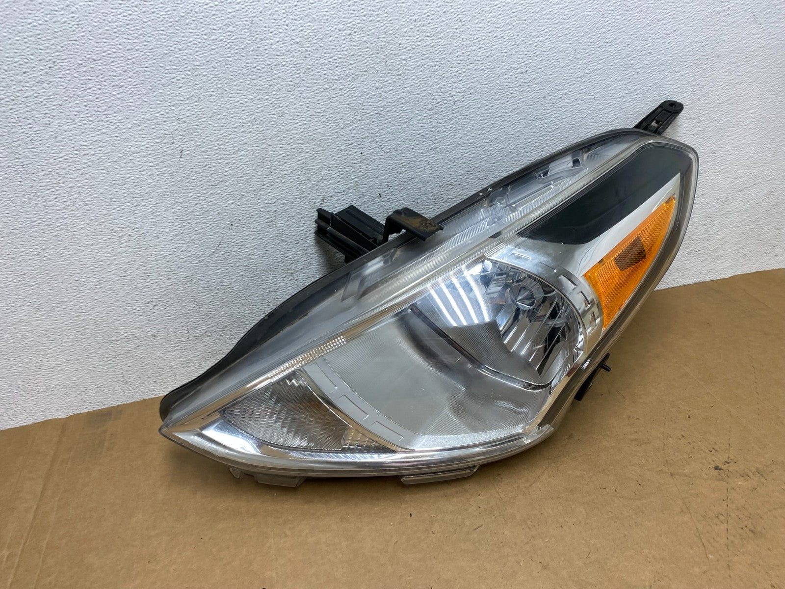 2015 to 2019 Nissan Versa Headlight Left Driver Lh Side AE3031 DW2