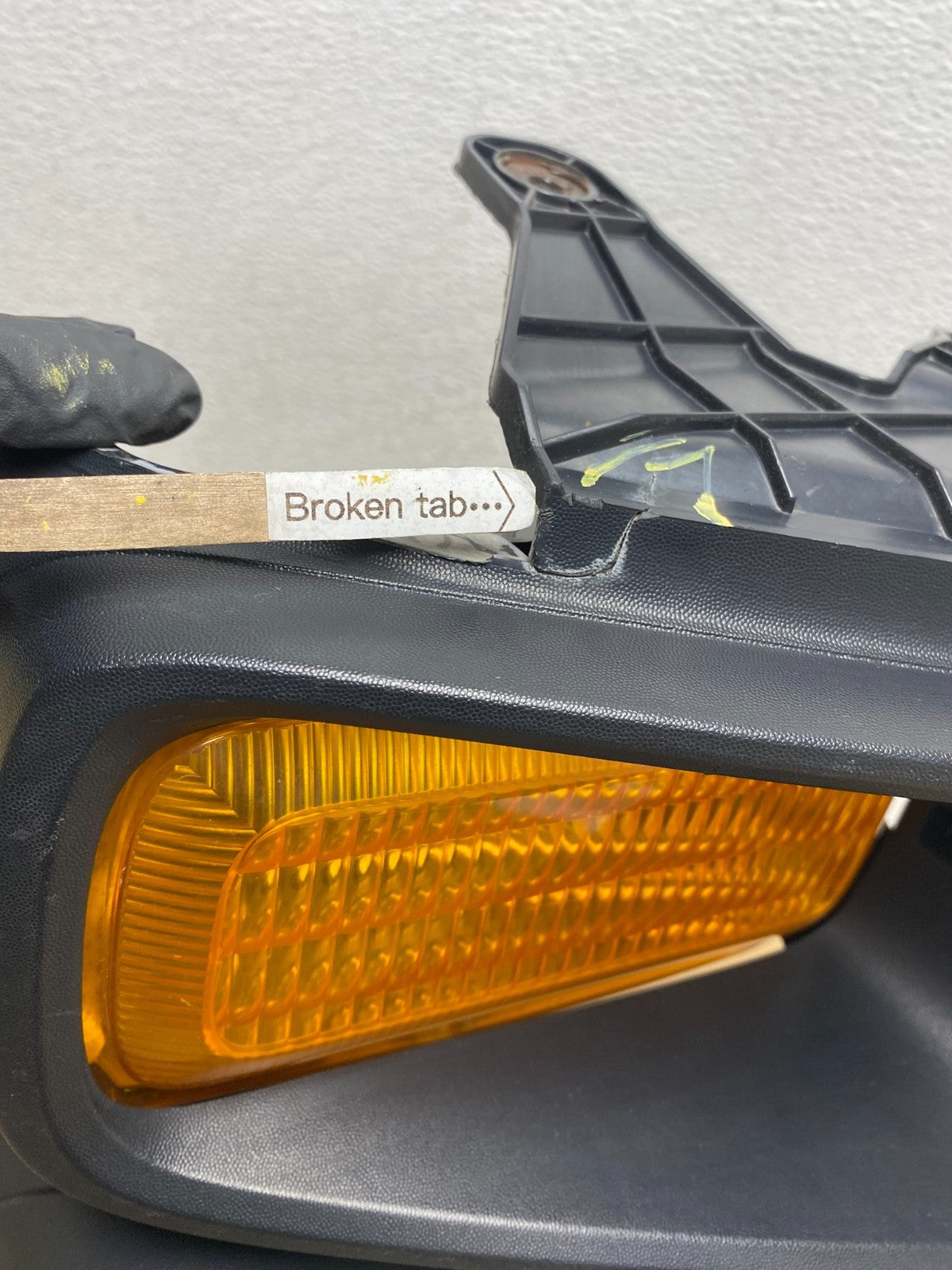 2008-2017 Ford E150 E250 E350 Van Right Side Headlight Bezel Trim AG1084 DW3
