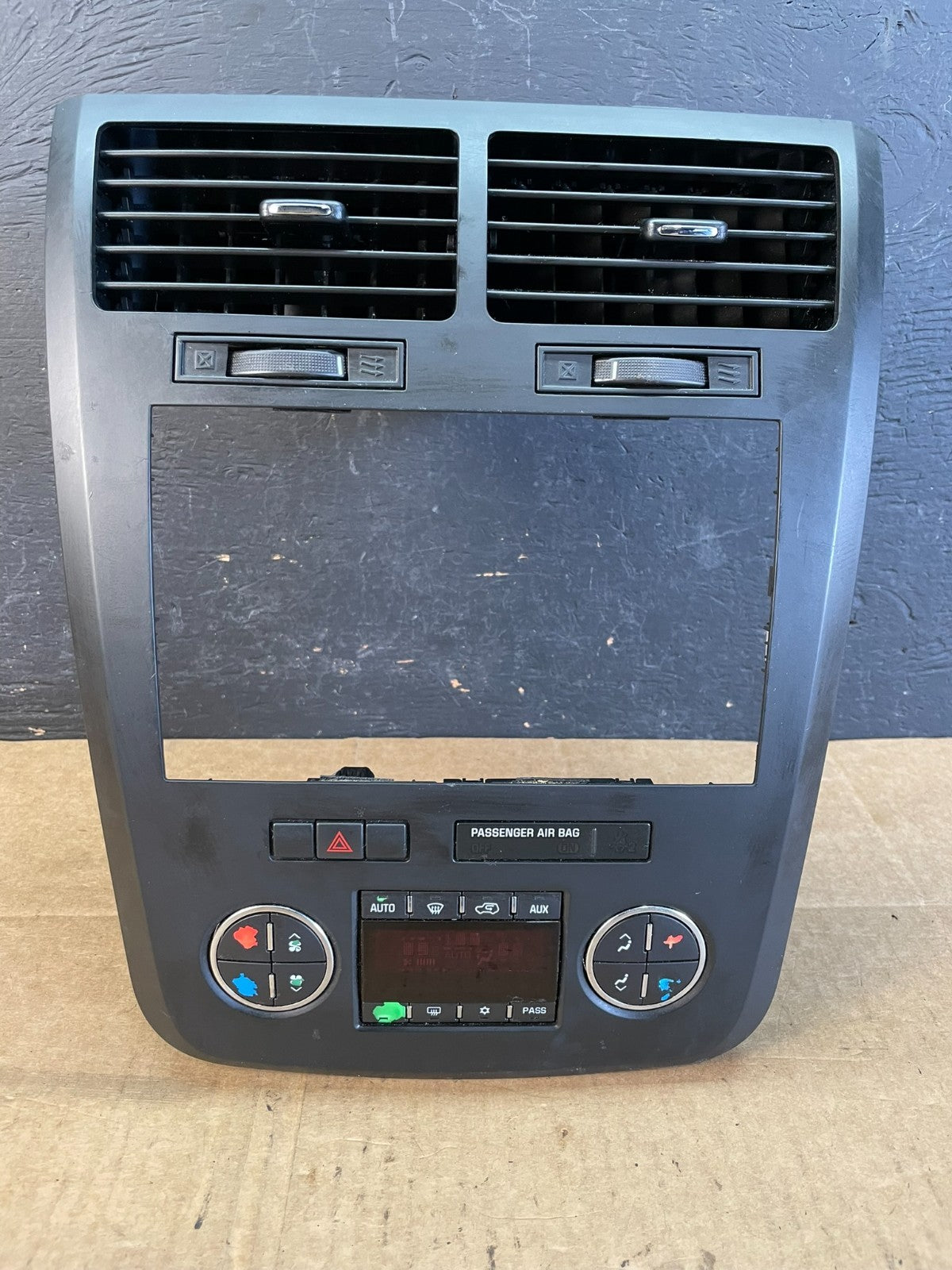2007 to 2010 Saturn Outlook A/C HVAC Climate Control Radio Bezel Trim AC5220 DG0