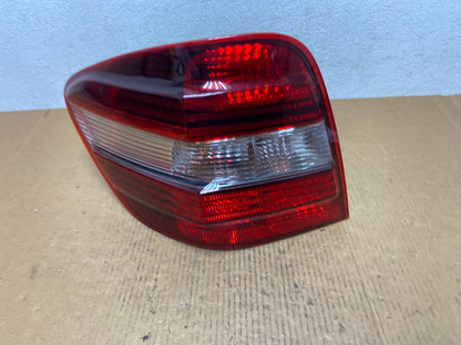 2009 to 2011 Mercedes ML350 ML-Class Left Driver Side LH Tail Light AE0614 LK0