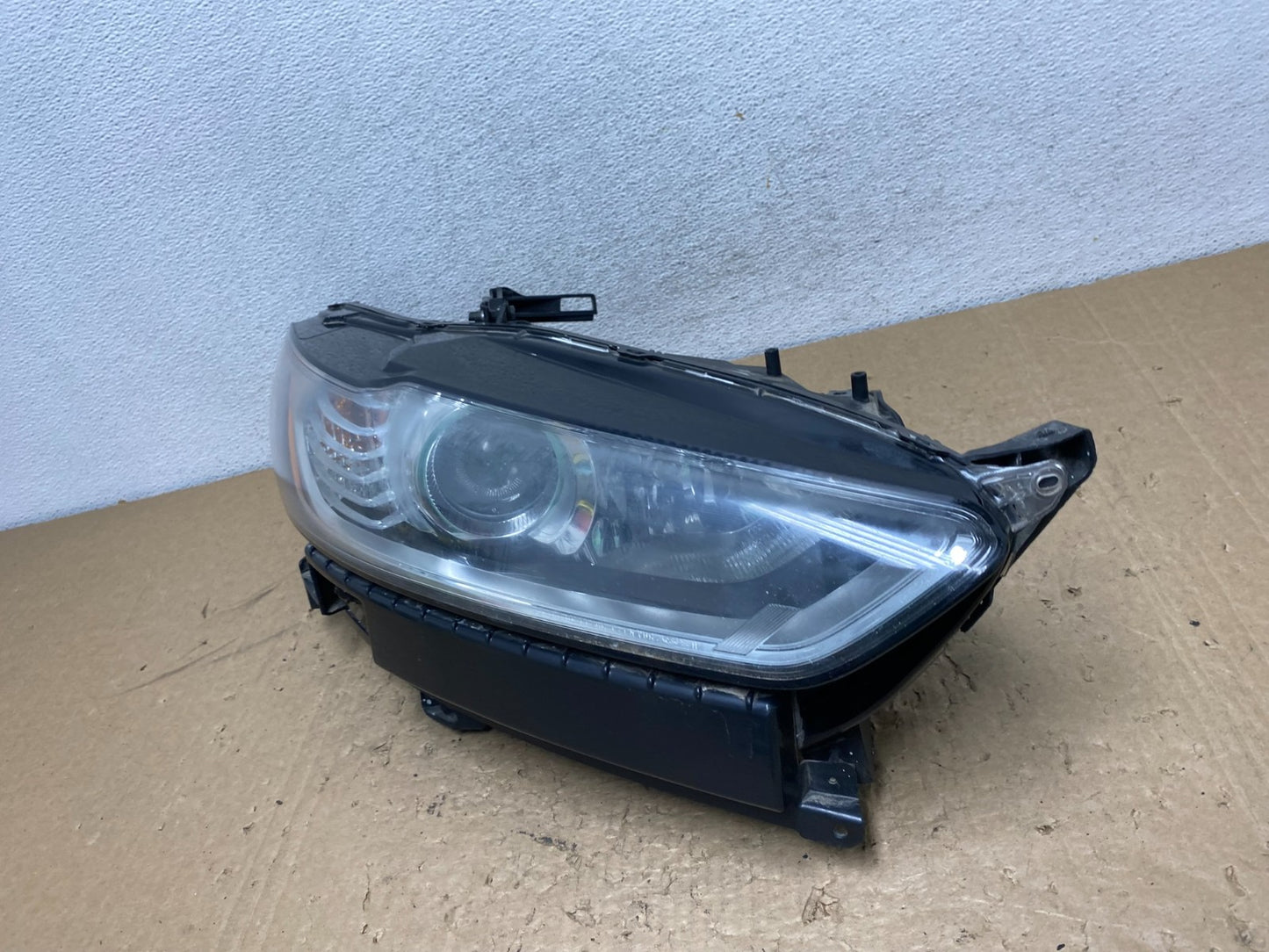 2013 to 2016 Ford Fusion Right Passenger Rh Side Headlight AG1432 DW1