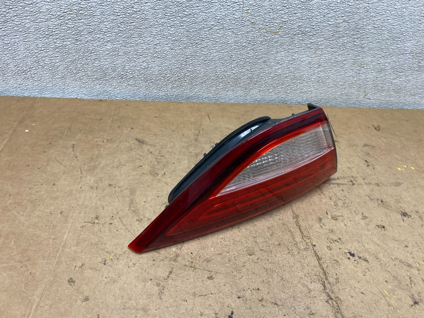 2015 to 2017 Chrysler 200 Sedan Left Driver Side Inner Tail Light Oem X7101 PS2
