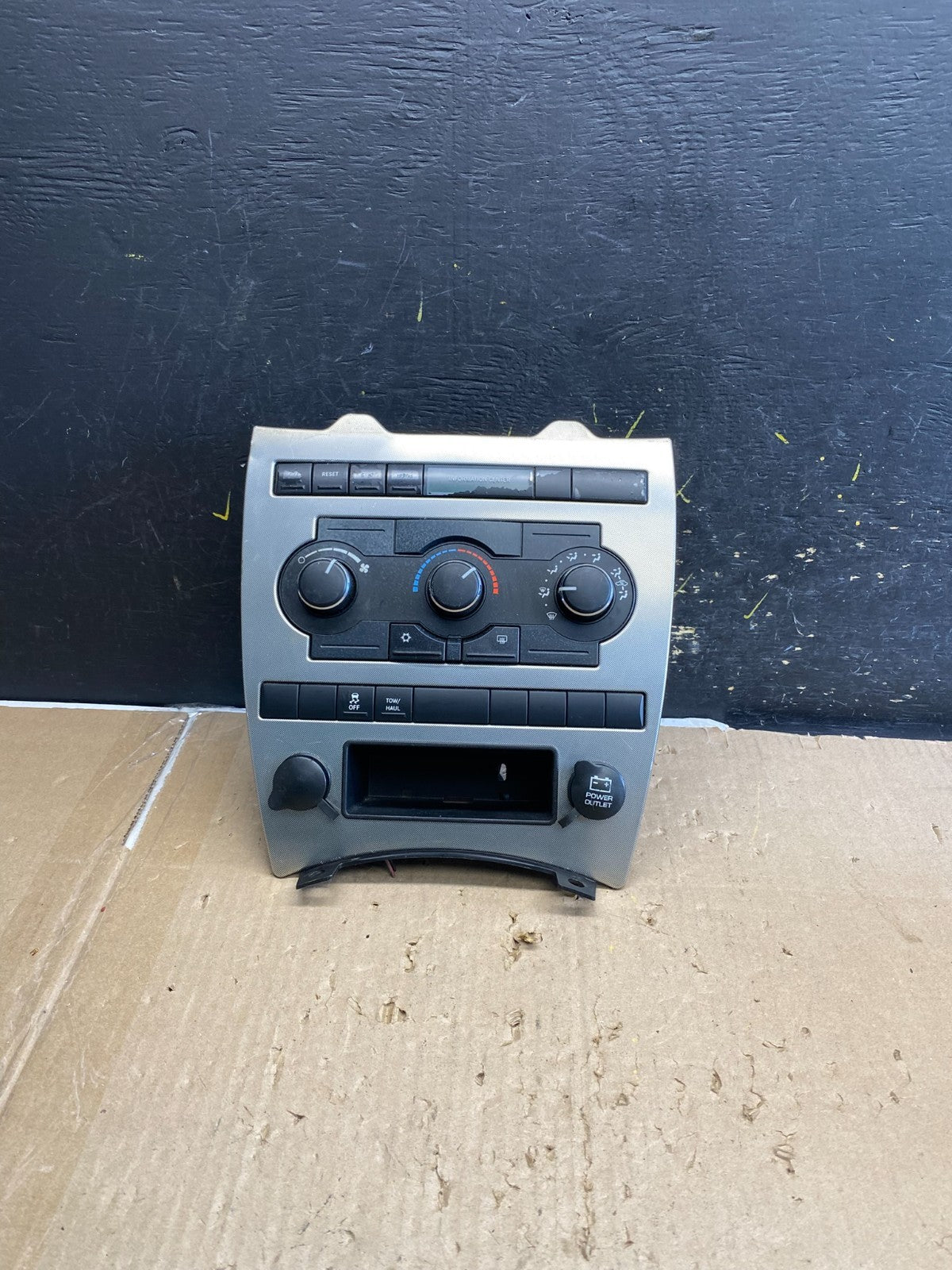 2005 to 2007 Jeep Commander Grand Cherokee A/C Climate Control Bezel ab2218 DG0