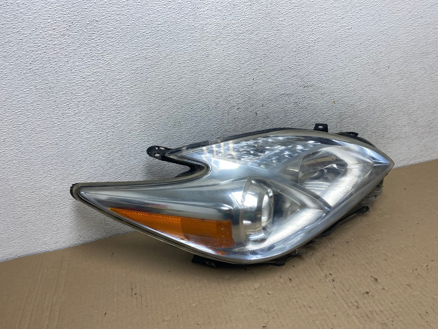 2010 - 2011 Toyota Prius Right Passenger Rh Blue Halogen Headlight AE9582 LK2