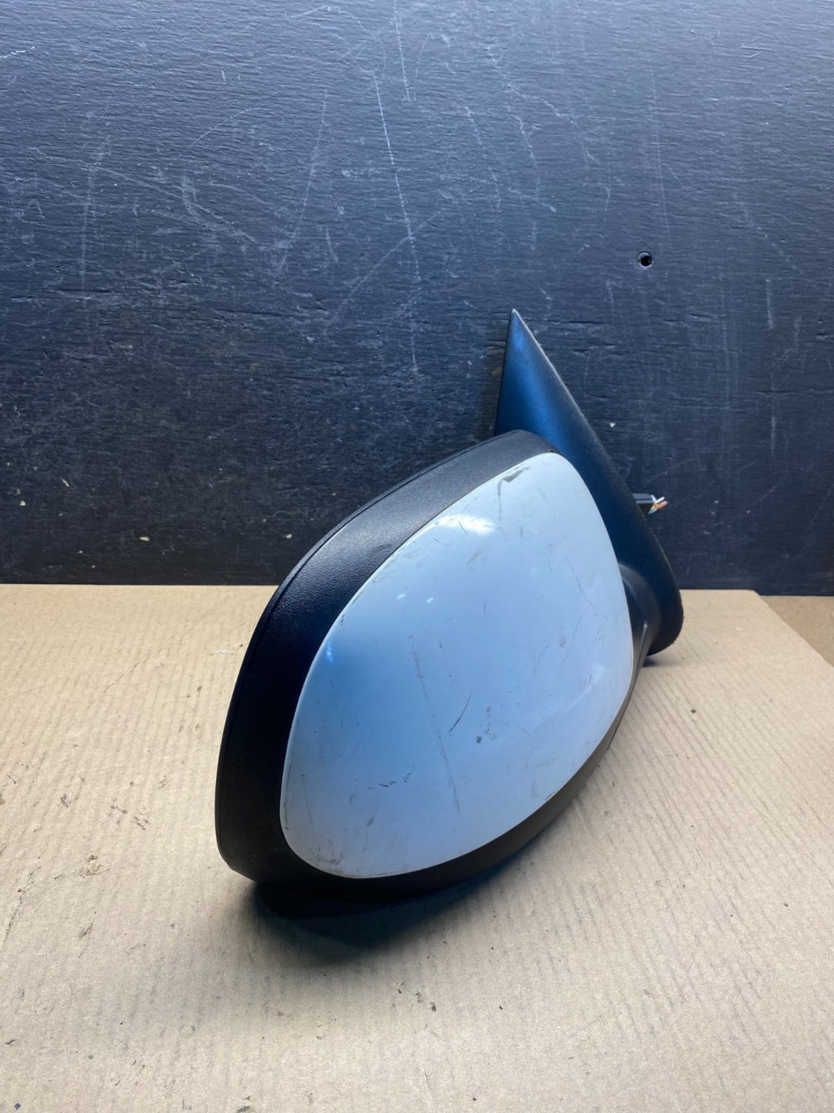 2003-2006 Chevrolet Tahoe Suburban Right Passenger Door Mirror AH4540 DW1