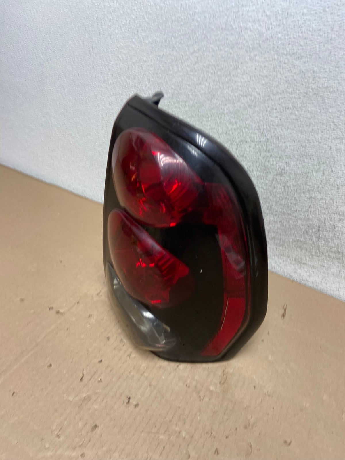 2002 to 2009 Chevrolet Trailblazer Right Passenger Rh Side Tail Light AG6724 LK1