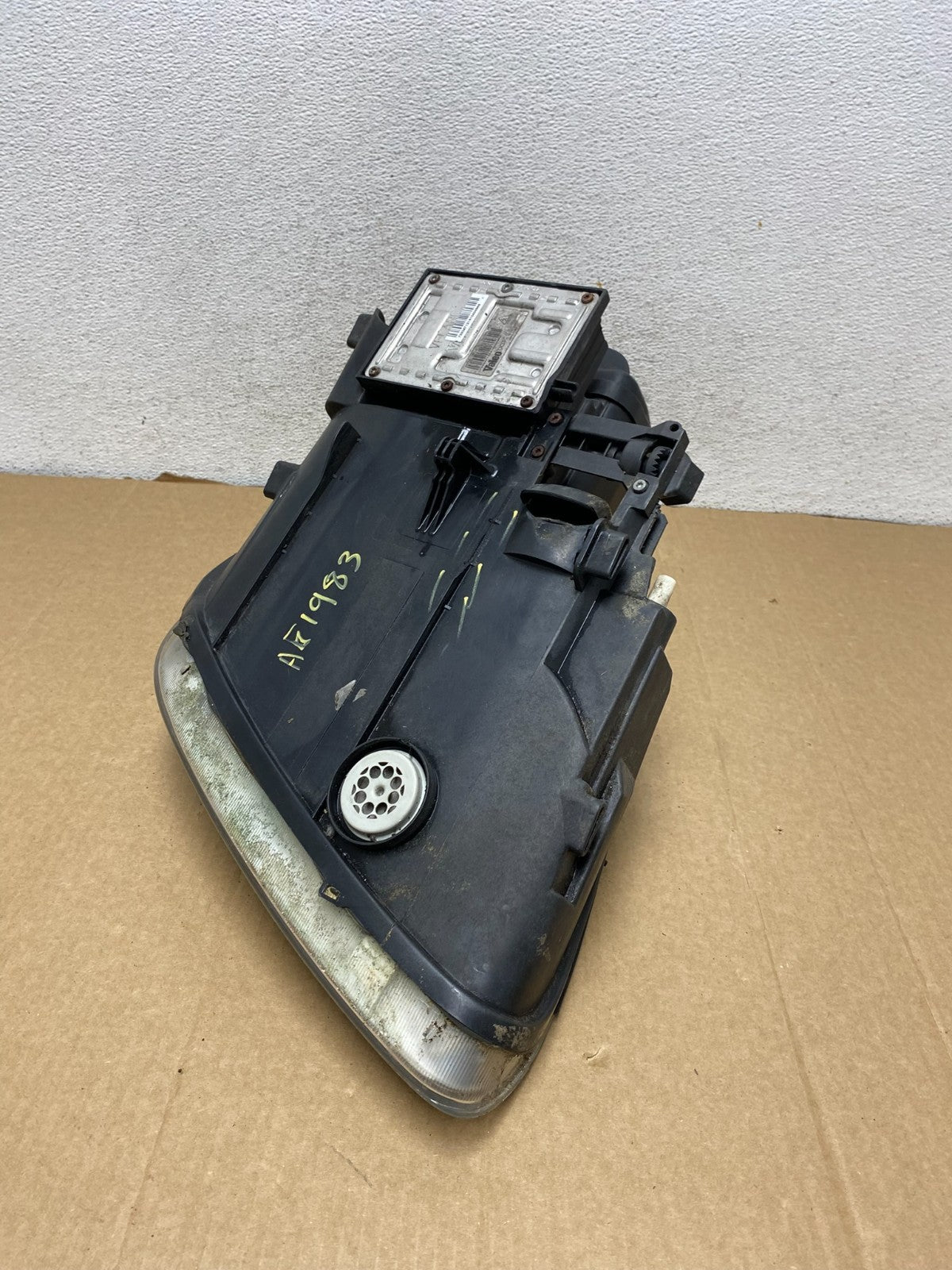 2004 - 2006 Porsche Cayenne Left Driver LH Side Xenon HID Headlight AG1983 DW7