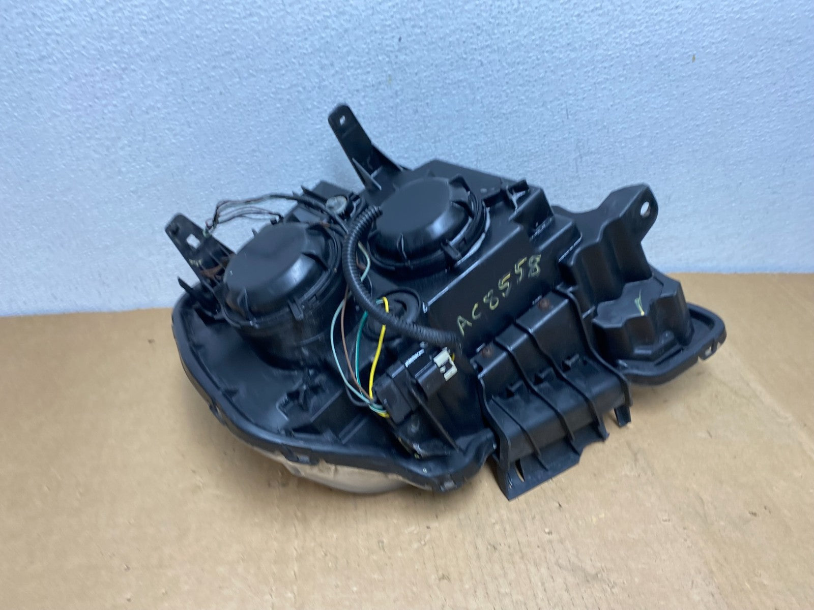 2010 to 2015 GMC Terrain Halogen Left Driver Lh Side Headlight AC8558 DW6
