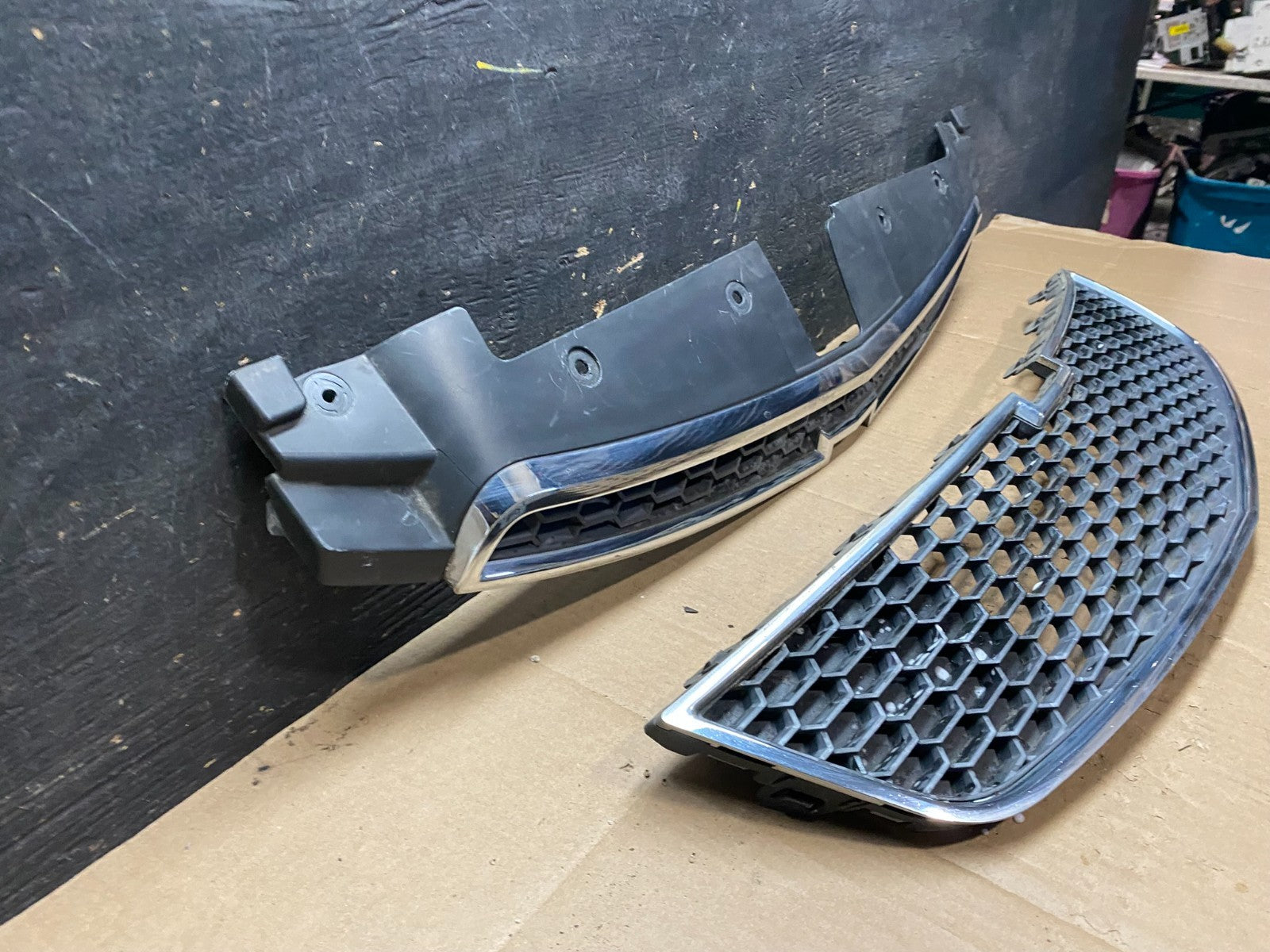 2011 to 2014 Chevrolet Cruze Upper Lower Set Grill Grille V7299 DG2