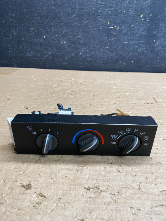 2001 - 2007 GMC Chevrolet Express 1500 Climate Control A/C AG8454 DG0