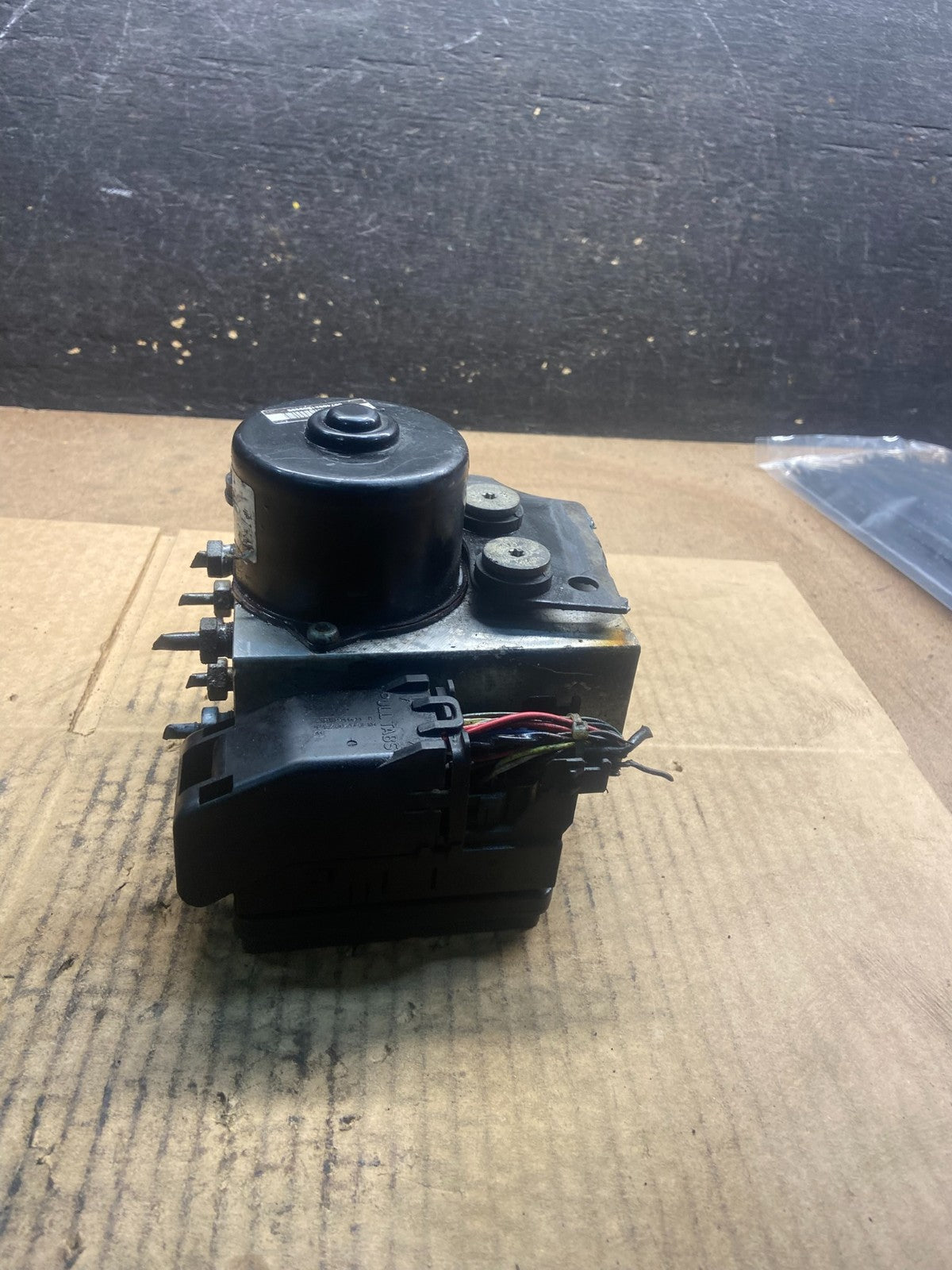 2004 to 2007 Jaguar XJ8 S-Type ABS Anti-Lock Brake Pump Module OEM Y4370 DG1