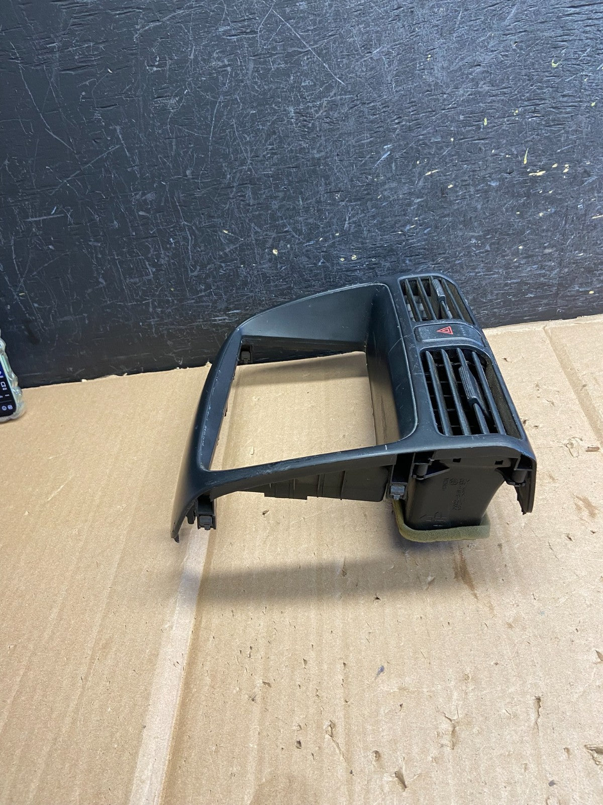 2002-2006 Honda CR-V CRV Center Dash Radio Screen Display Trim Bezel AI2700 DG1