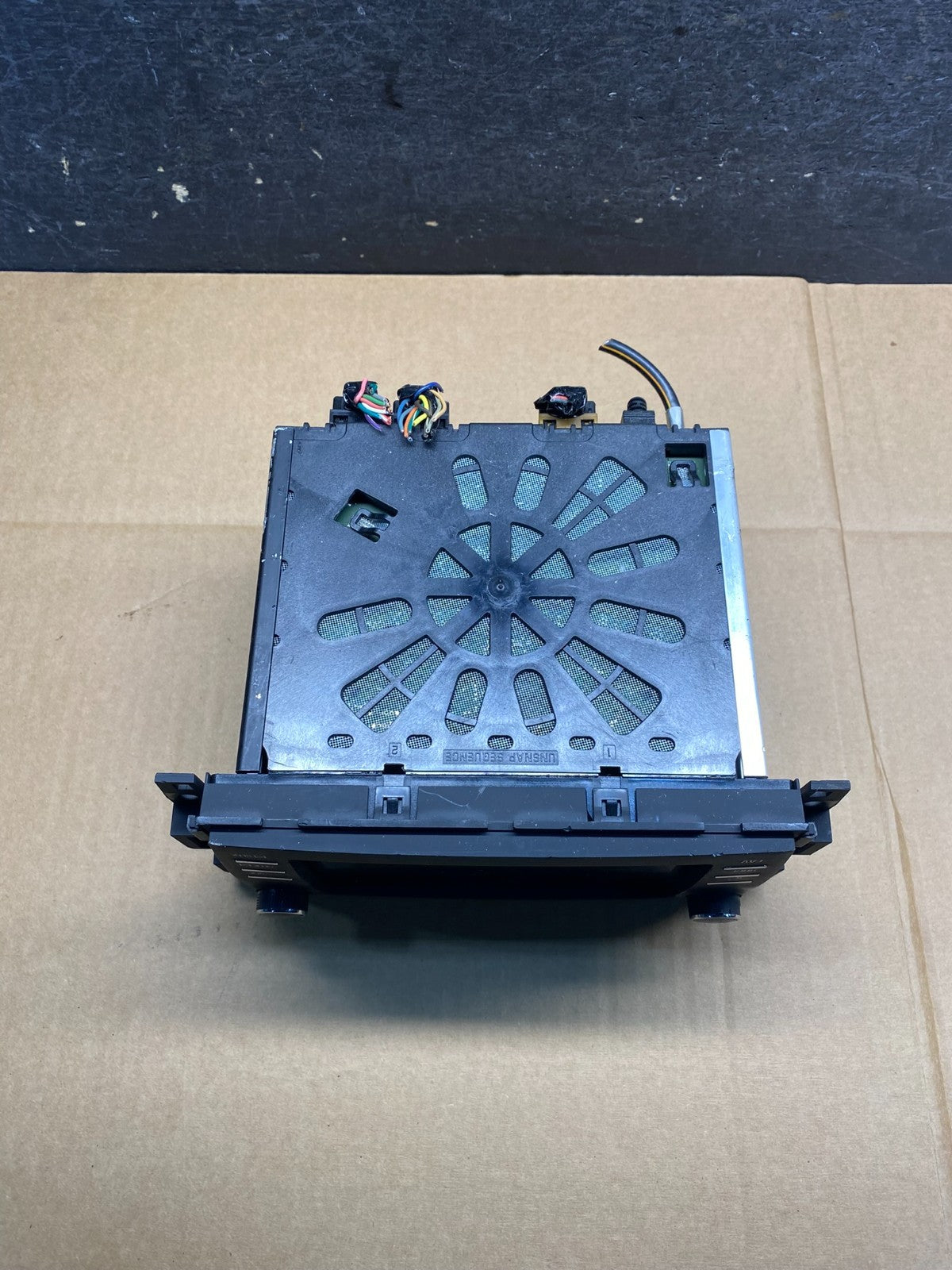 2013 2014 GMC Acadia Radio Display Screen AM/FM AUX AI7589 DW4