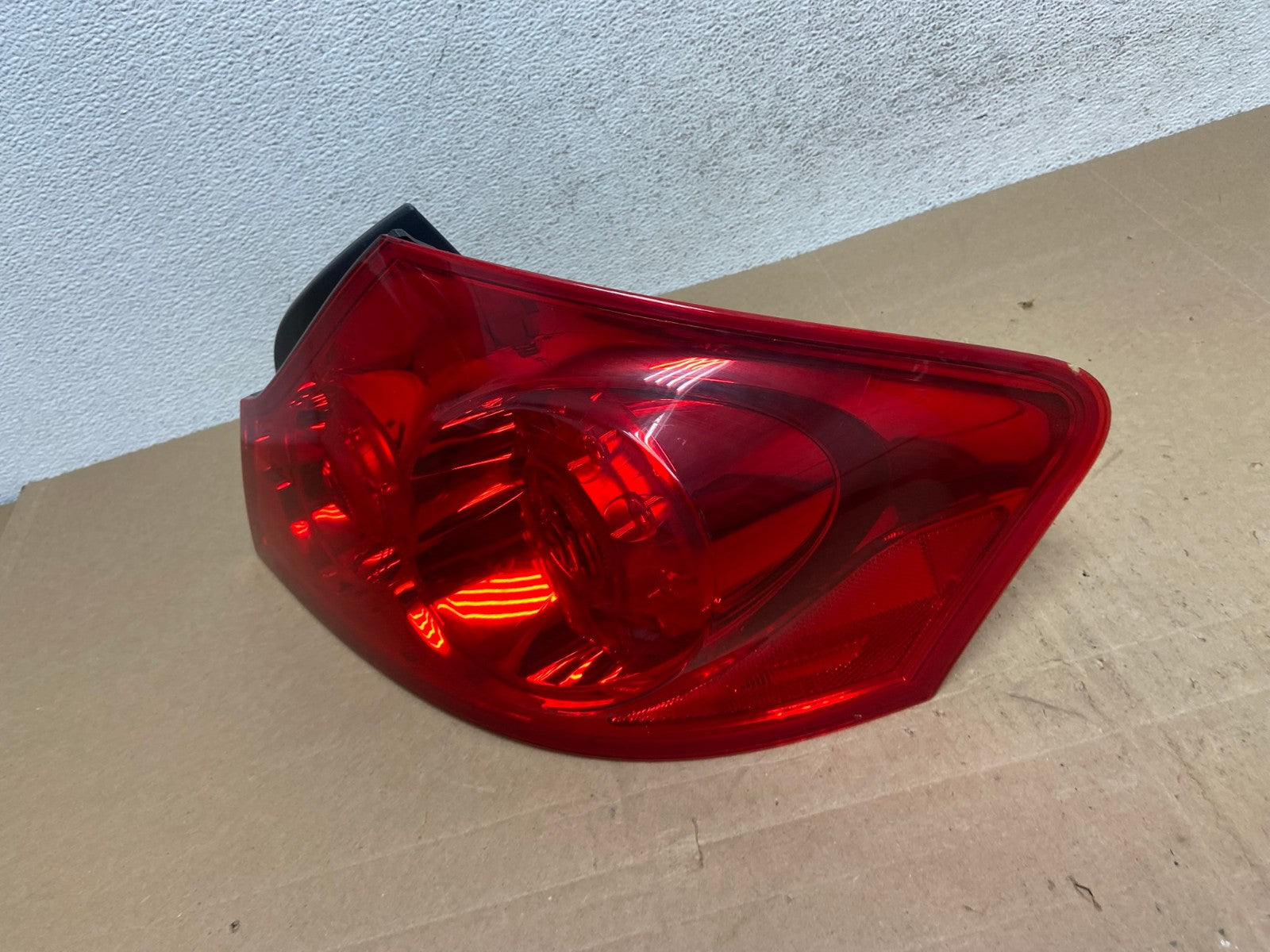 2007 to 2013 Infiniti G35 G37 Sedan Right Passenger Rh Tail Light AE5001 LK1