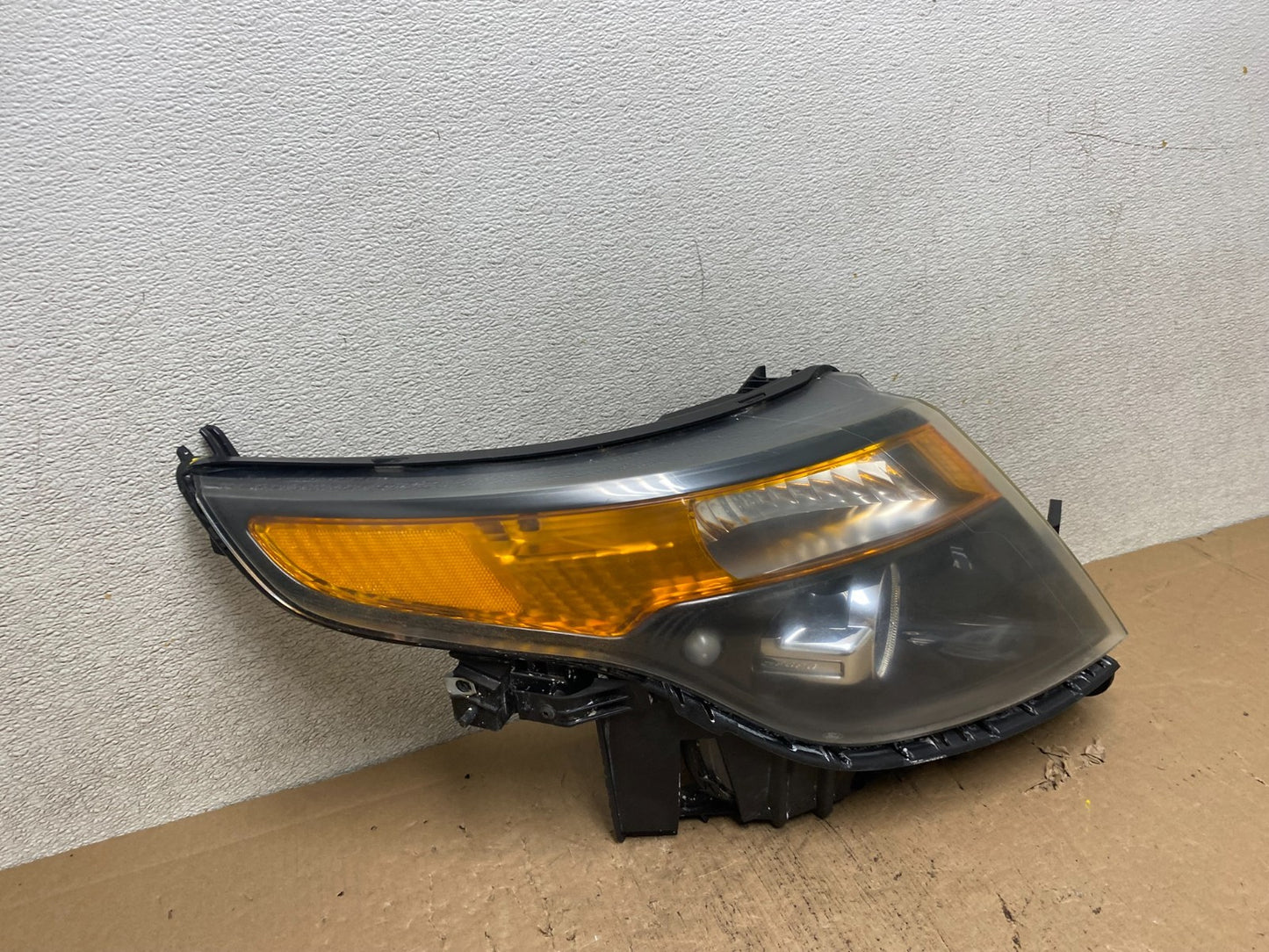 2011 to 2015 Ford Explorer Police Right Passenger Halogen Headlight Oem S0974 DW2