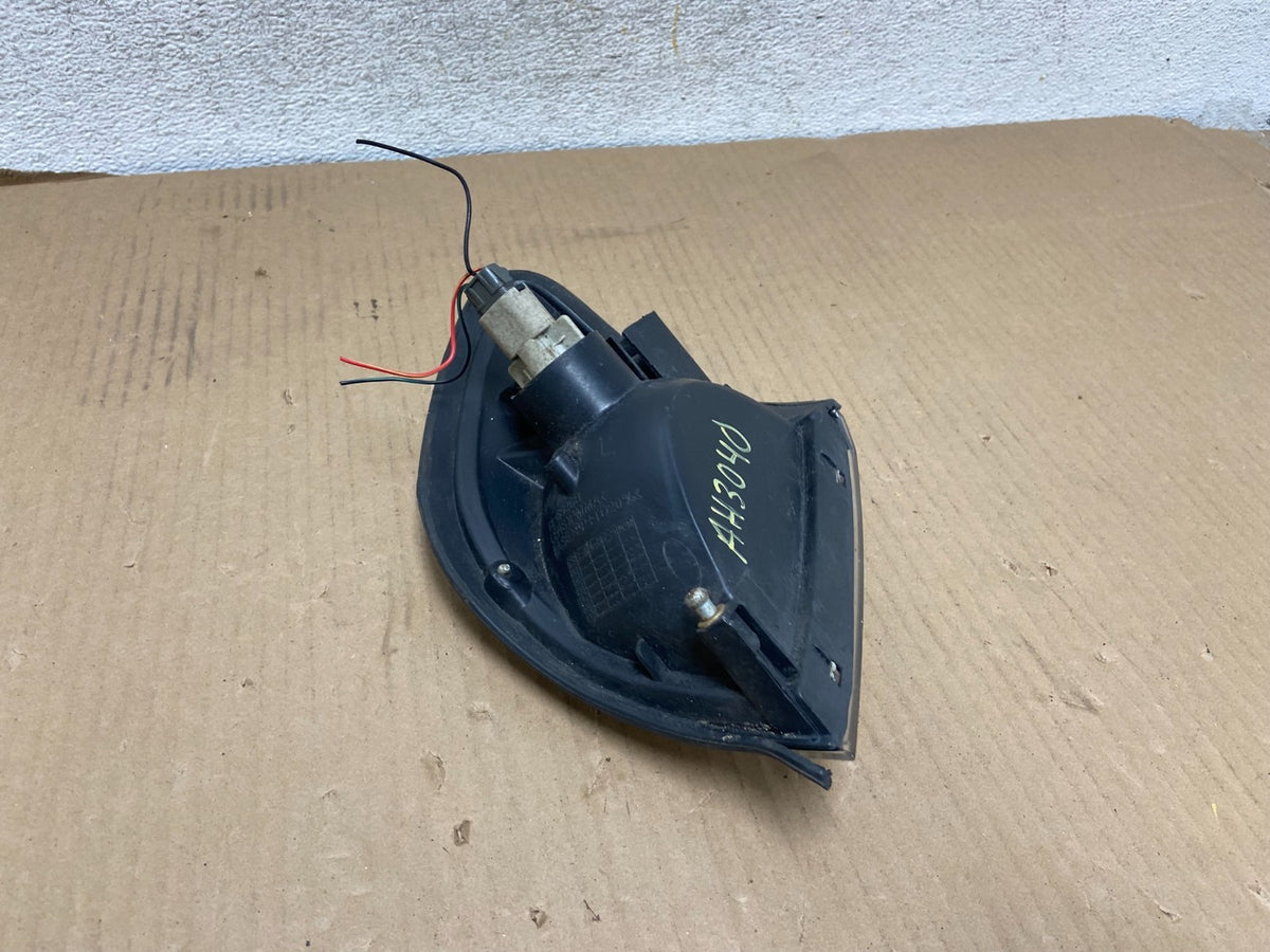 2001-2002 Subaru Forester Left Driver LH Side Corner Turn Signal AH3040 DG5