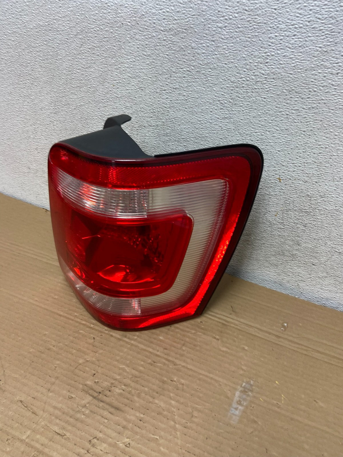 2008 to 2012 Ford Escape Right Passenger RH Side Tail Light AG8973 DW1