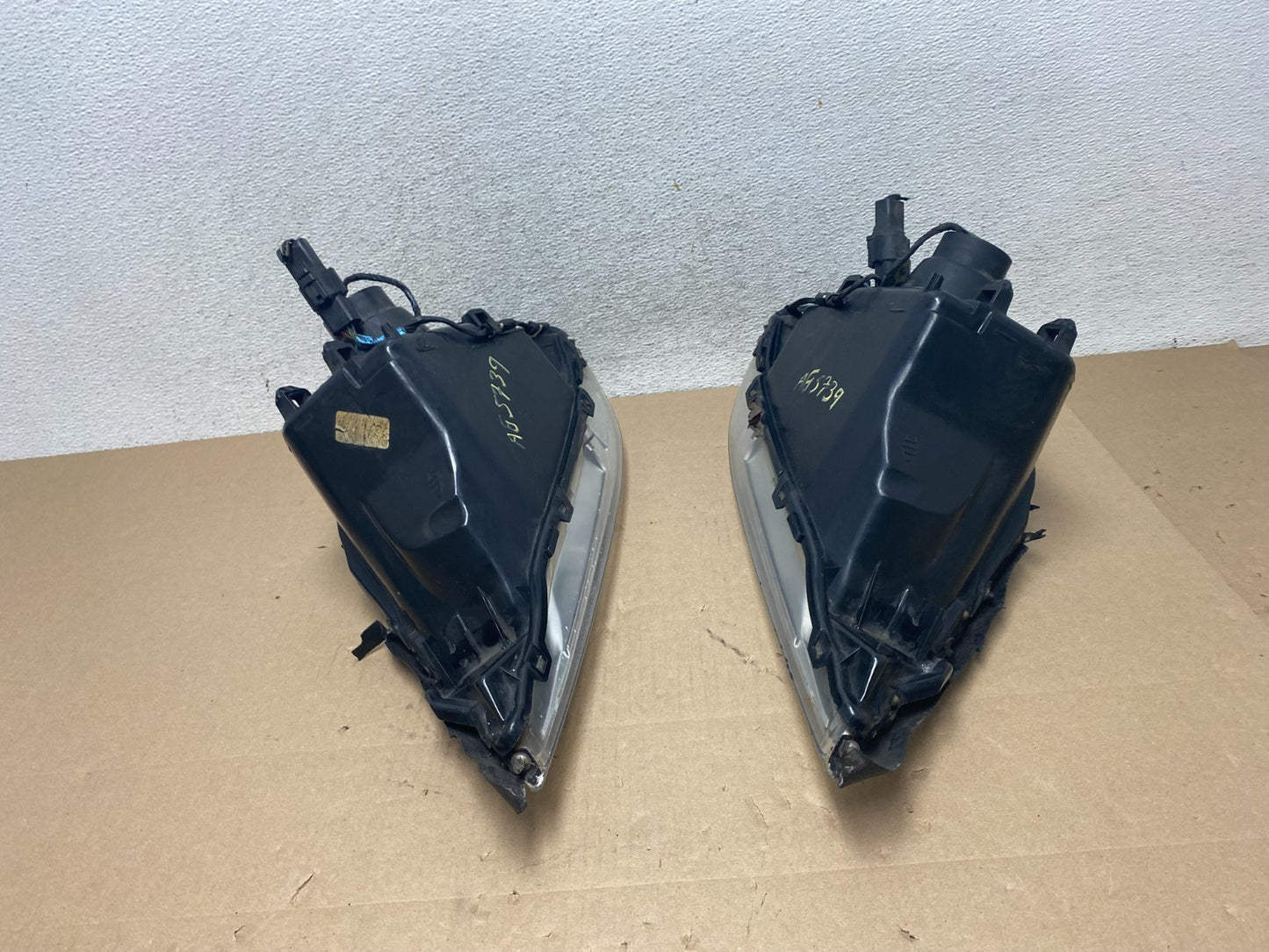 2000 to 2005 Mercury Sable Left+Right Side Halogen Headlights AG5739 DW8