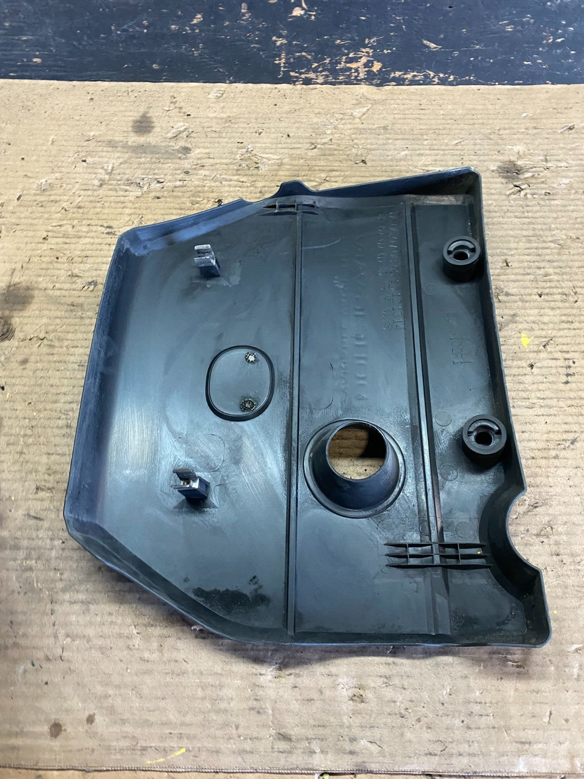 2004 to 2008 Mazda 3 DOHC 16 VALVE Engine Shield Top Cover Oem s5898 DG17